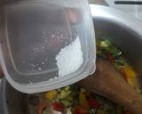 A picture of step 4 of Indomie Pizza.