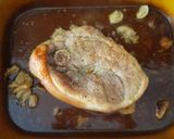 Bőrös malaccomb hagymás burgonyával recept fázis 4 fotója