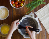Foto del paso 1 de la receta: Tartaleta crujiente de queso y tomatitos de colores