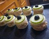 A picture of step 6 of Mayo vegies mini sandwich.
