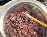 Foto langkah ke 2 dari resep Mixed Nuts Dates Choco Bark (15).