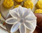 A picture of step 5 of Dahi, kesar pedaYogurt and saffron peda.
