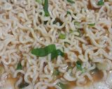 Foto langkah ke 5 dari resep Dadar Mie Favorit.