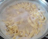 Foto del paso 1 de la receta: Tallarines con gambas, gulas y mejillones