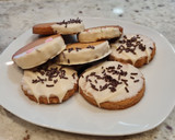 Foto del paso 12 de la receta: Galletas de turrón bañadas en chocolate blanco