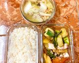 Hình bước làm 4 của món Cơm ngon nhà Huý 🏡: Mực xào rau củ - Canh cải thảo nấu thịt
