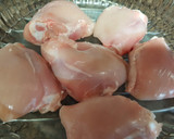 Foto del paso 1 de la receta: Contramuslos de pollo y setas en salsa