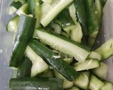 Foto langkah ke 1 dari resep Acar Timun Bawang Putih.