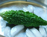 சுவையான சத்தான ஸ்டவ்ட் பாகற்காய், தக்காளி சாஸ்(stuffed bitter gourd in Tomato Sauce recipe in tamil) ரெசிபி ஸ்டேப் 2 புகைப்படம்