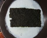Foto langkah ke 2 dari resep Nori Egg Roll.