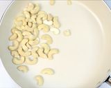 A picture of step 2 of Restaurant Style Kaju Curry.