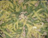 Foto del passaggio 3 della ricetta Tagliatelle paglia e fieno