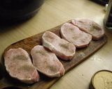 Szaftos sertéskaraj vele sült krumplival recept fázis 2 fotója