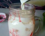 Foto langkah ke 3 dari resep Korean Strawberry Milk.