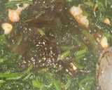 Foto del paso 4 de la receta: Espinacas con fideos de arroz y gambas