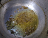 A picture of step 2 of Kanda poha.