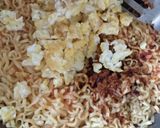 Foto langkah ke 4 dari resep Mi tumis super pedas.