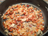 Arroz meloso con alcachofas y conserva de cerdo