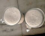 A picture of step 5 of Almond shake in coffie taste.