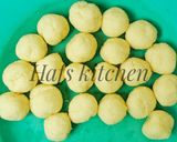 A picture of step 5 of Milk balls (gullisuwa).