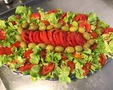 Une image de l'étape 5 de Salade feuille de chêne aux tomates cœur de bœuf,olives vertes et spiruline.