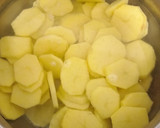 Foto del paso 1 de la receta: Pastel de patatas y ensaladas para Navidad 🎄🥂🎅🏻