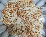 A picture of step 2 of Maggi chatpati bhel.