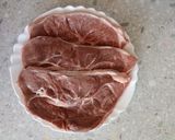 Foto del paso 1 de la receta: Ternera con queso de cabra y cebolla caramelizada