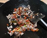 Foto langkah ke 6 dari resep Tongkol Suwir Pedas.