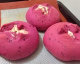 Foto langkah ke 9 dari resep Red Dragon Fruit Bun - Banh Mi Thanh Long Nui.