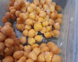 A picture of step 1 of Chickpea Salad.