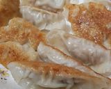 A picture of step 5 of Pan Seared Chinese Dumplings 鍋貼.