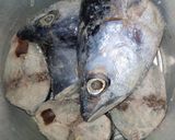 Foto langkah ke 1 dari resep Ikan Tuna suwir sambal matah.