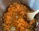 Foto del paso 2 de la receta: Arroz suelto con chorizo y salchichas