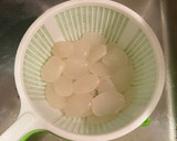 Foto langkah ke 1 dari resep Manisan Kolang Kaling Sirup Melon.