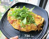 Hình bước làm 4 của món Omelette khoai lang, măng tây, halloumi cheese