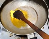 Foto langkah ke 5 dari resep Cumi Saos Telur asin.