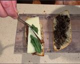 Foto del paso 3 de la receta: Bocata de ahumados, queso y olivada