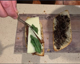 Foto del paso 3 de la receta: Bocata de ahumados, queso y olivada