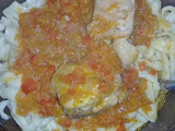 Salsa de pollo con fideos caseros