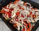 Une image de l'étape 5 de Queue de lotte aux poivrons rouges, oignon et herbes au vin blanc et citron.
