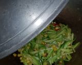 Foto langkah ke 4 dari resep Tumis Jagung Labu Siam.