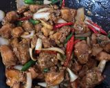 Foto langkah ke 5 dari resep Ayam Saos Lada Hitam.