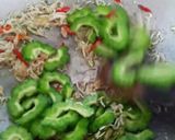 Foto langkah ke 5 dari resep Tumis Paria/Pare/Bitter Melon.