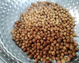A picture of step 2 of Masala Kala Chana.