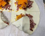 Une image de l'étape 5 de Triangles fourrés au Lardons et à la Mimolette.