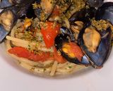 Foto del passaggio 5 della ricetta Spaghetti risottati con cozze e pomodorini