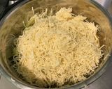 Une image de l'étape 10 de Gratin de courgettes blanches aux poivrons rouges et bouillon de bœuf.