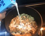 Foto langkah ke 3 dari resep Creamy Mushroom Sauce.