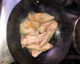 Foto del paso 2 de la receta: Pechuga de pollo al verdeo😋